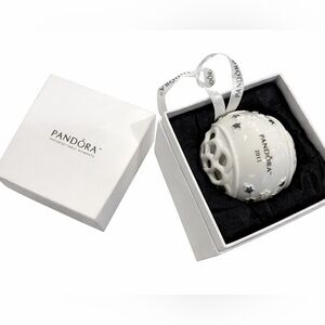 Pandora 2011 White Porcelain Christmas Ornament w Box – Retired Collectible